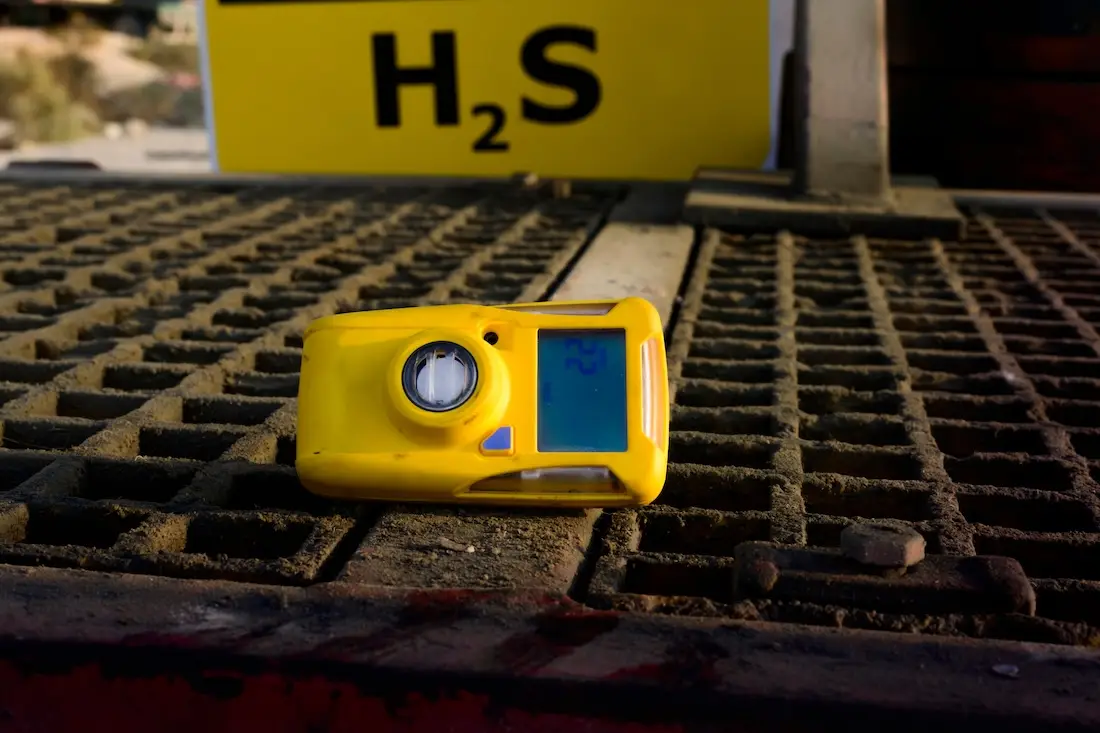 硫化水素の臭いの特徴は?危険性や臭気対策、測定方法も紹介
