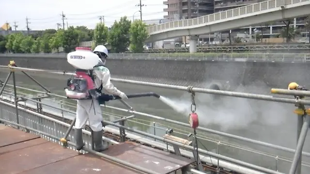 仮設の下水流路の底泥に対する臭気対策